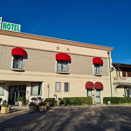 Hotel Lenotel Buitenkant foto