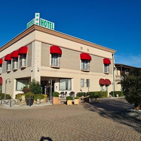 Hotel Lenotel Buitenkant foto