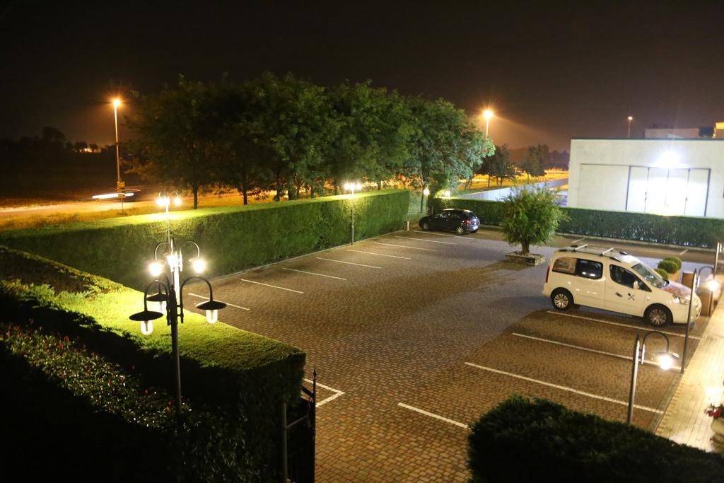 Hotel Lenotel Buitenkant foto