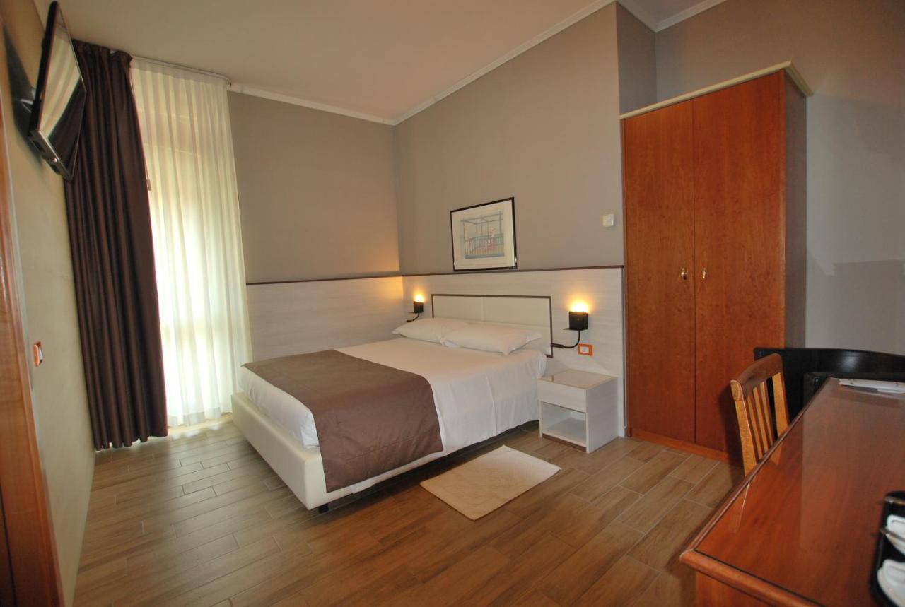 Hotel Lenotel Buitenkant foto