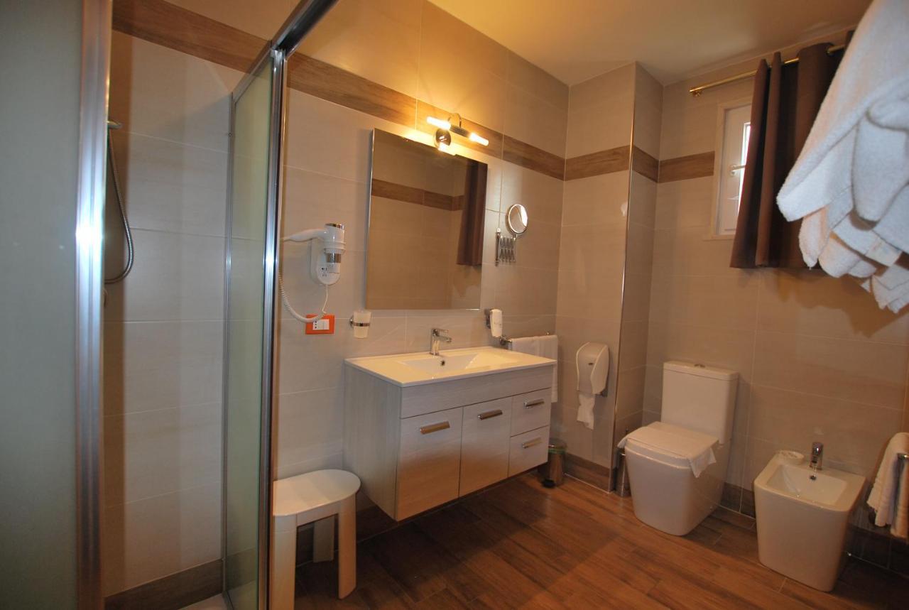 Hotel Lenotel Buitenkant foto