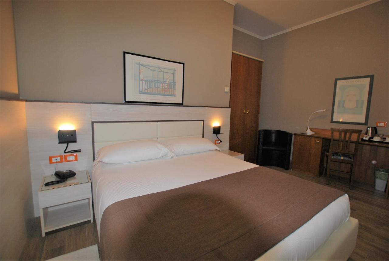 Hotel Lenotel Buitenkant foto
