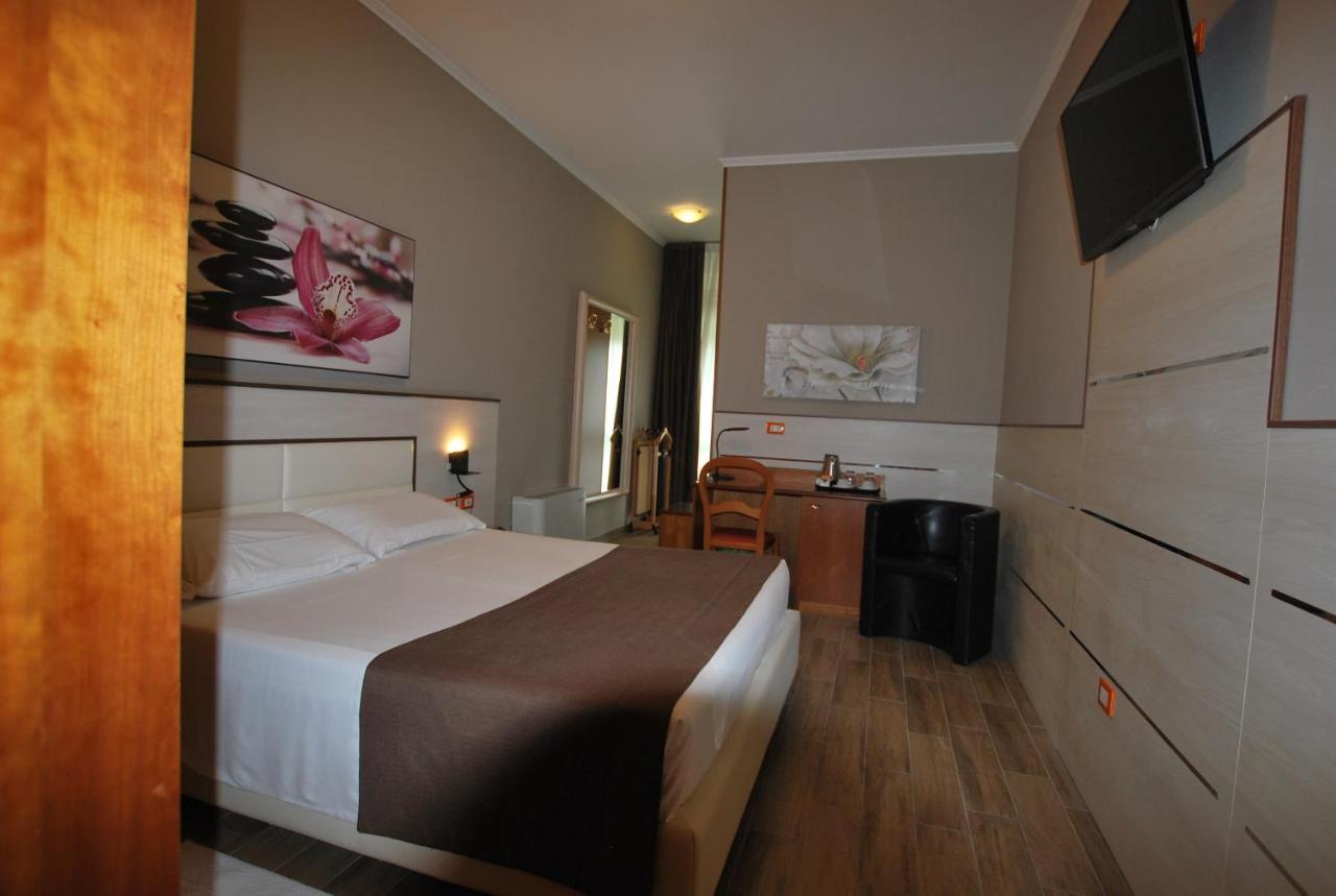 Hotel Lenotel Buitenkant foto