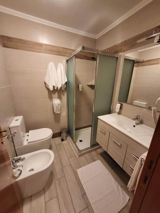 Hotel Lenotel Buitenkant foto