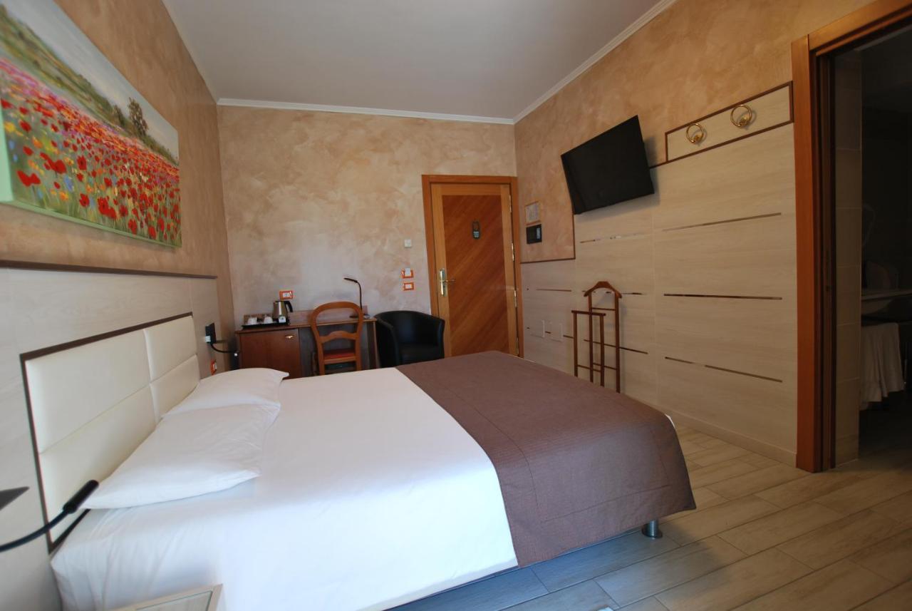 Hotel Lenotel Buitenkant foto