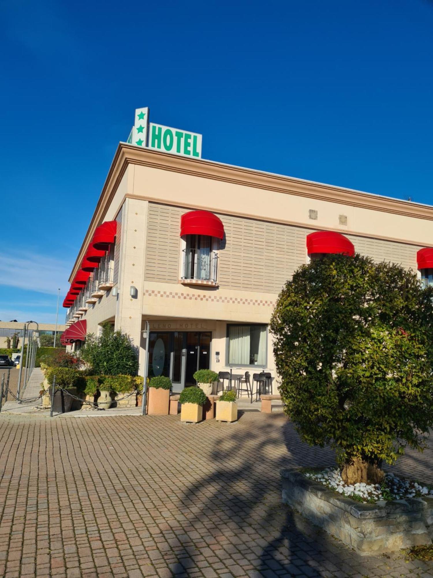 Hotel Lenotel Buitenkant foto