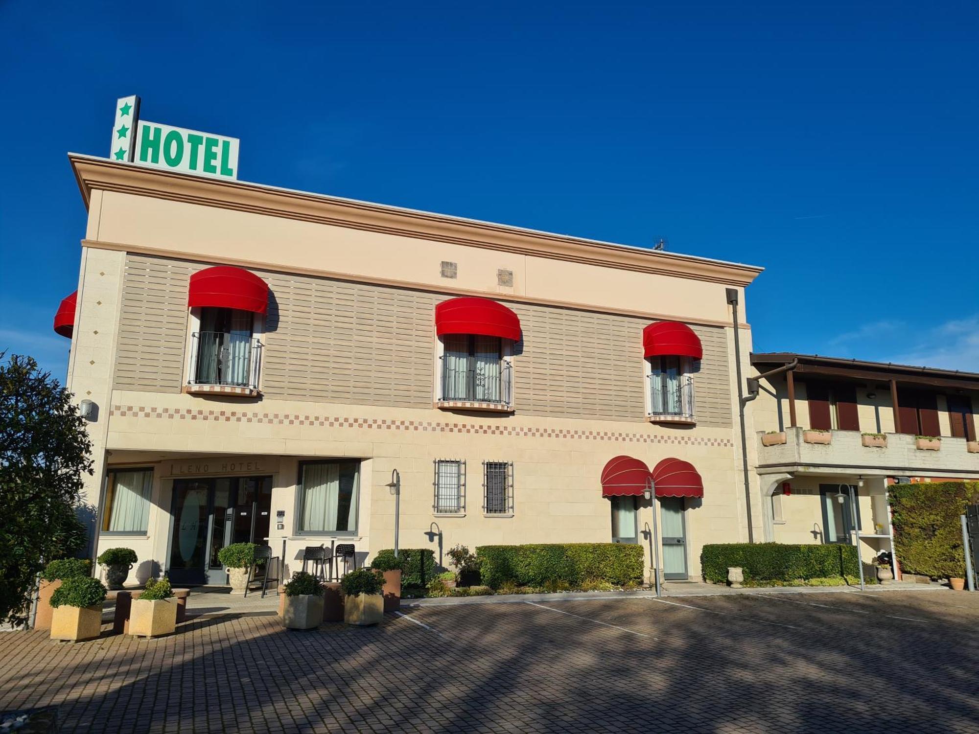 Hotel Lenotel Buitenkant foto