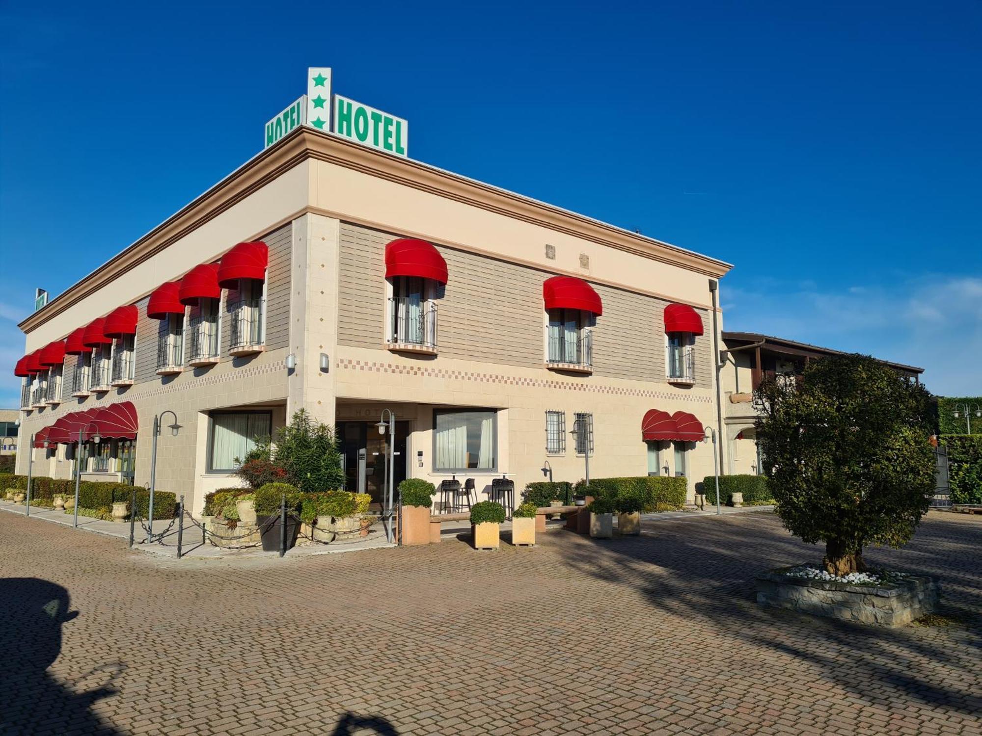 Hotel Lenotel Buitenkant foto