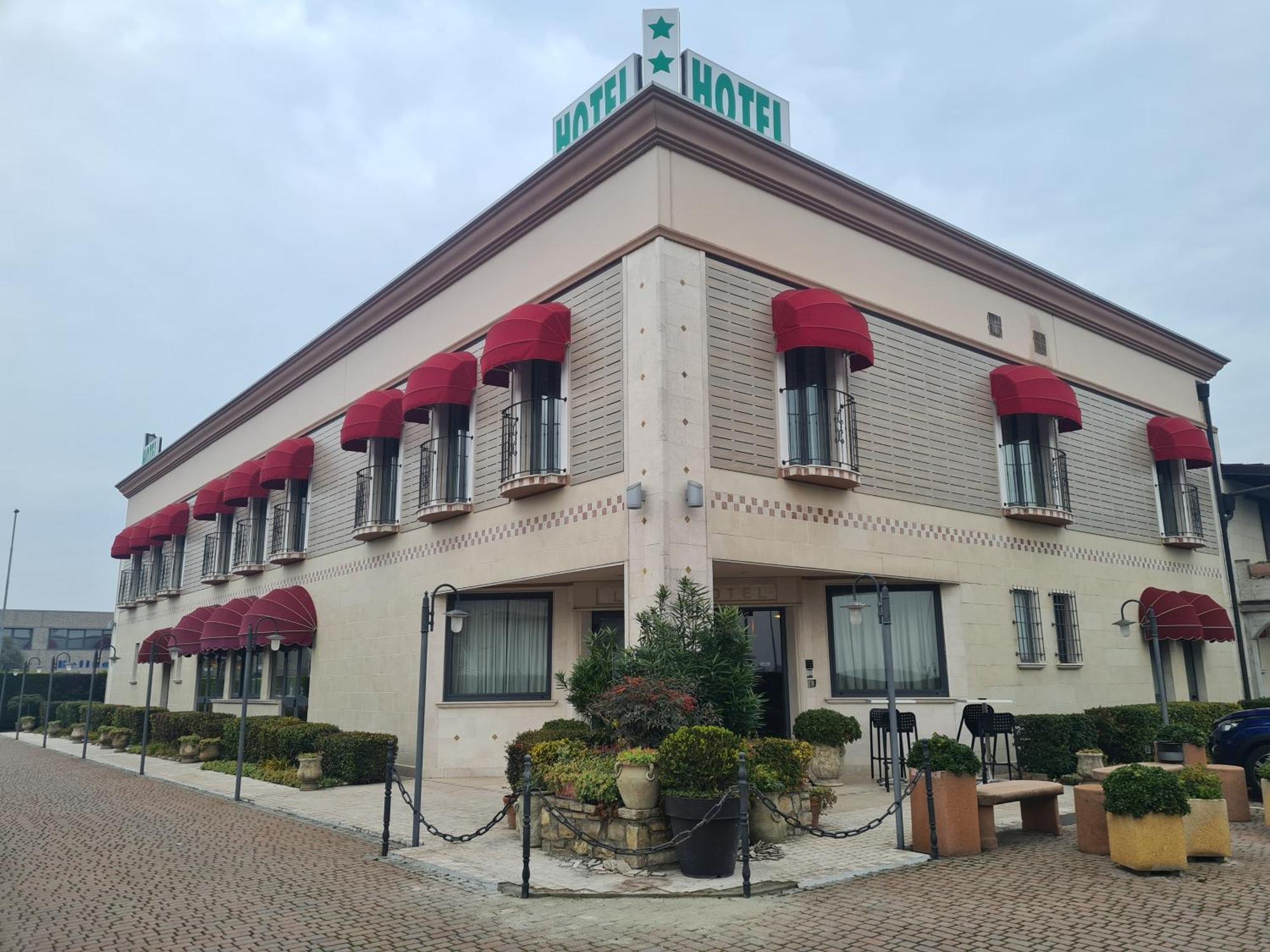 Hotel Lenotel Buitenkant foto