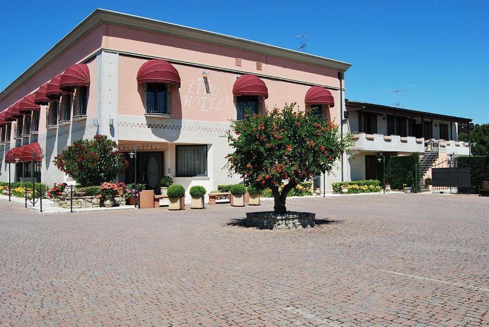 Hotel Lenotel Buitenkant foto