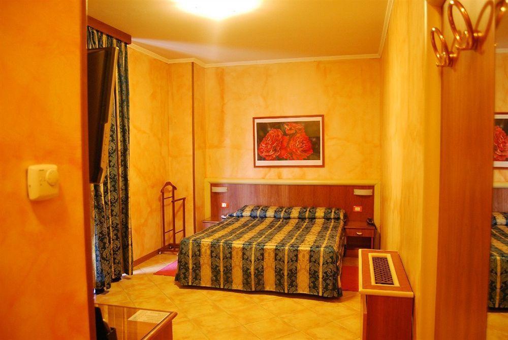Hotel Lenotel Buitenkant foto