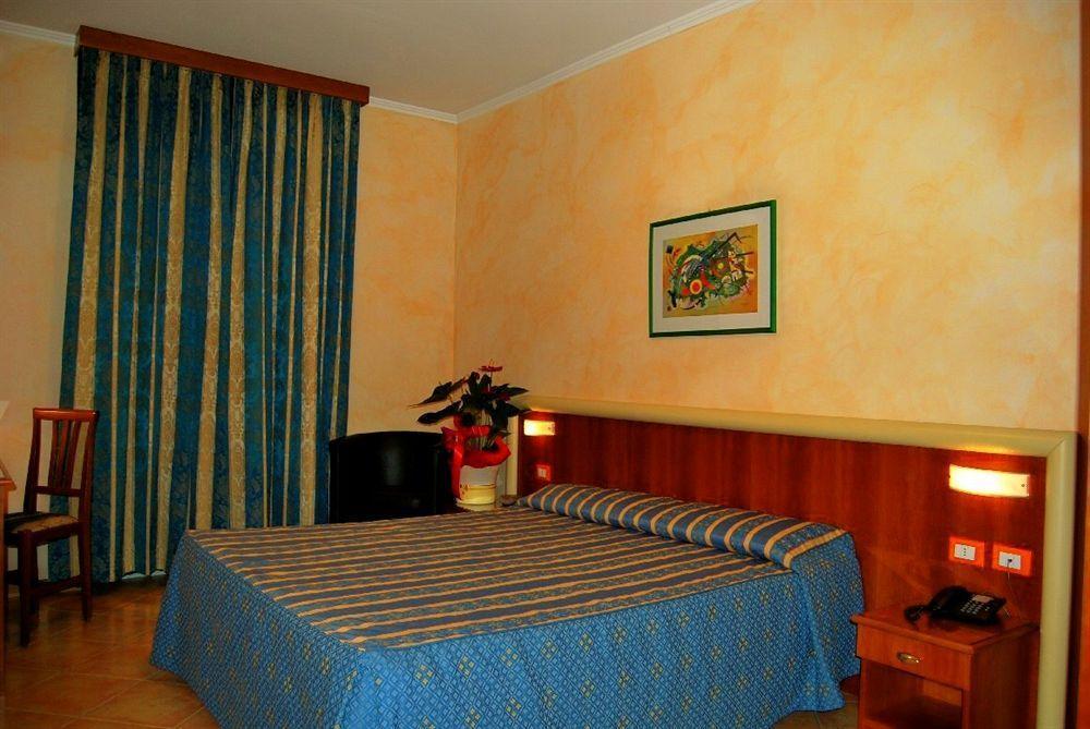 Hotel Lenotel Buitenkant foto