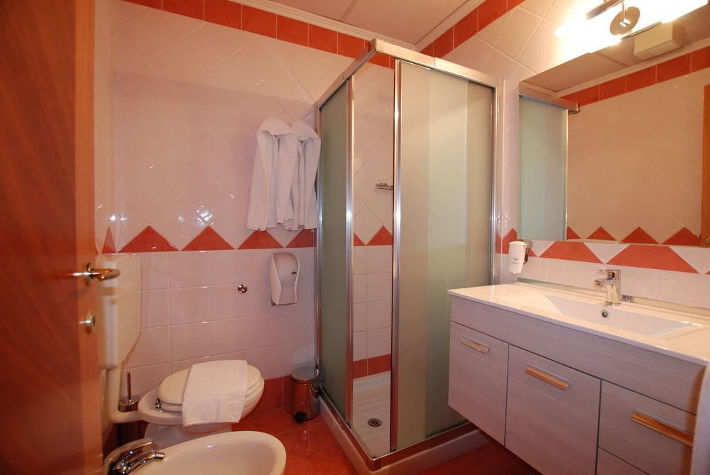 Hotel Lenotel Buitenkant foto