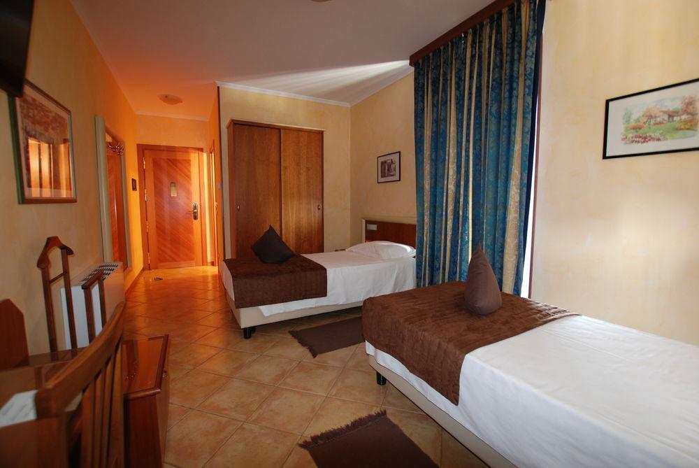Hotel Lenotel Buitenkant foto