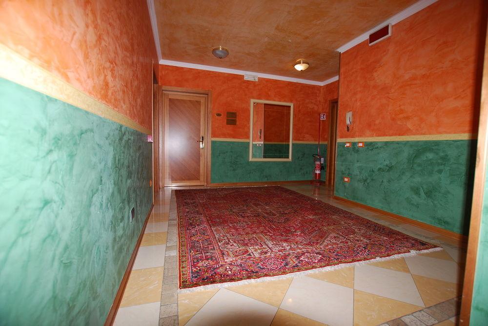 Hotel Lenotel Buitenkant foto